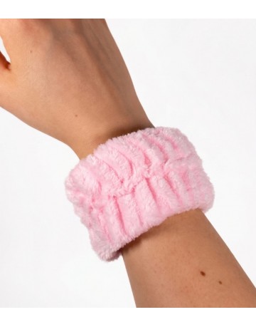 Par de pulseiras em veludo para rotina de cuidados